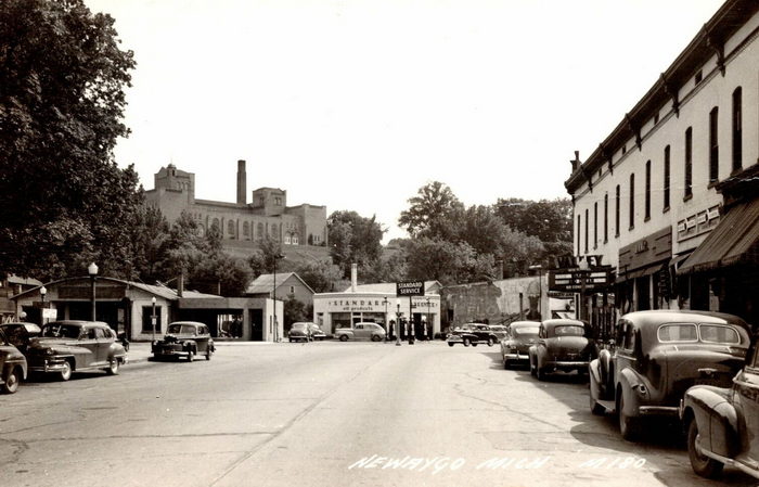 Valley Theatre - Old Postcard Photo (newer photo)